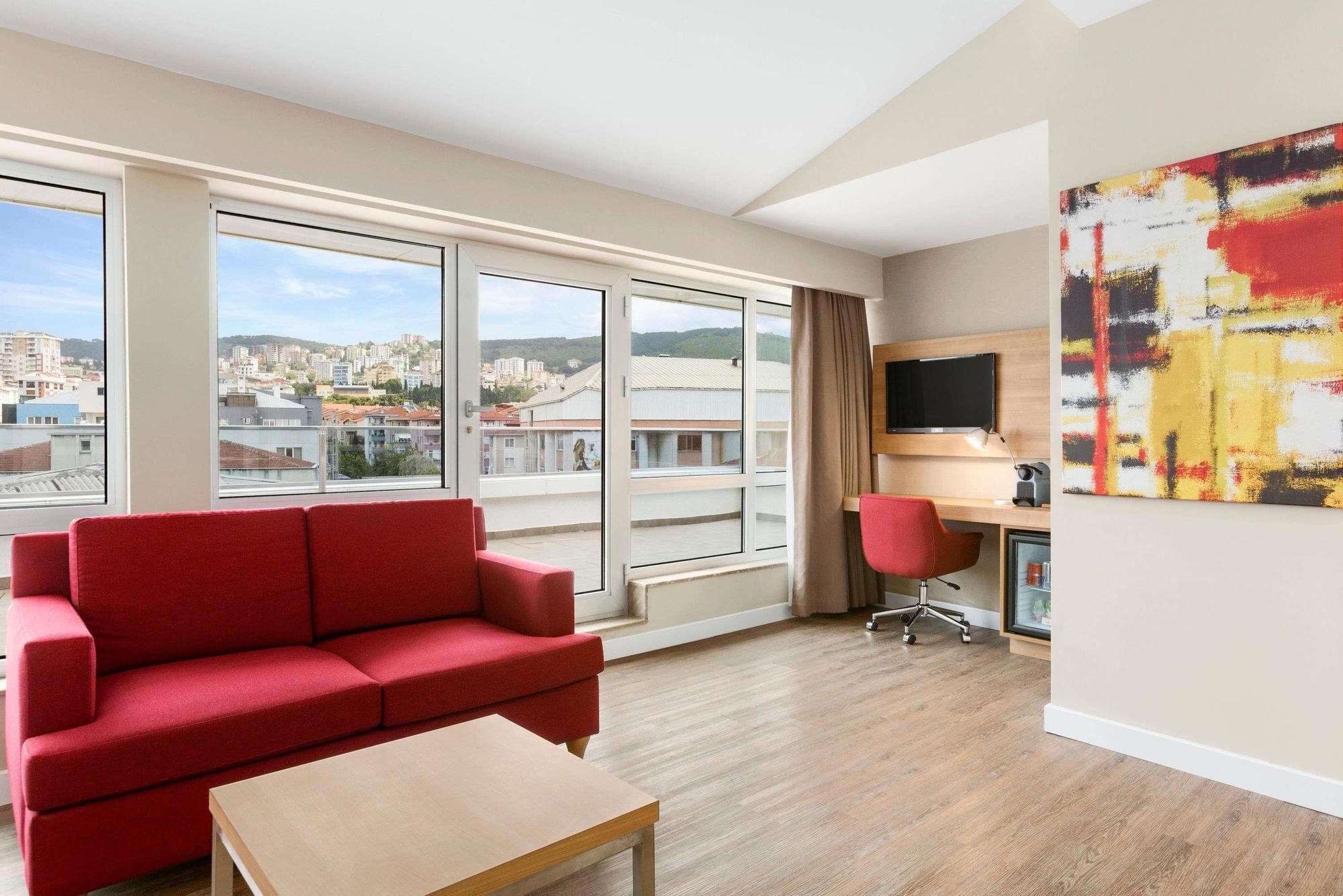 Ramada Encore Istanbul Kartal Экстерьер фото